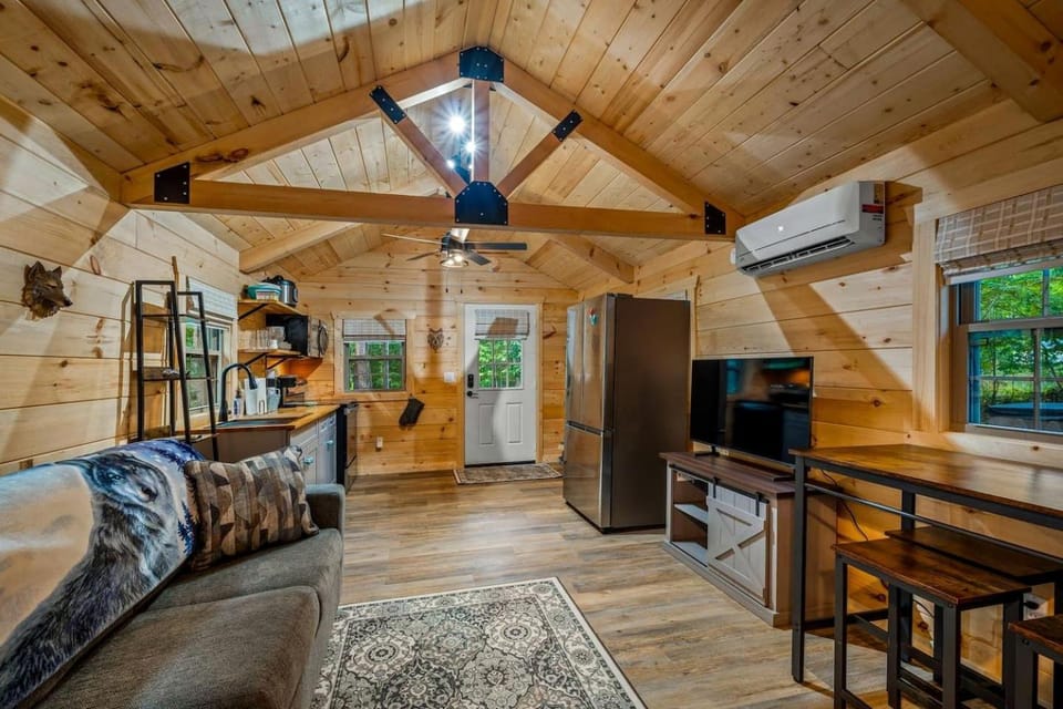 Peaceful Log Cabin Getaway with Hot Tub and Fire Pit in Mentone, Alabama Cabin in Alabama