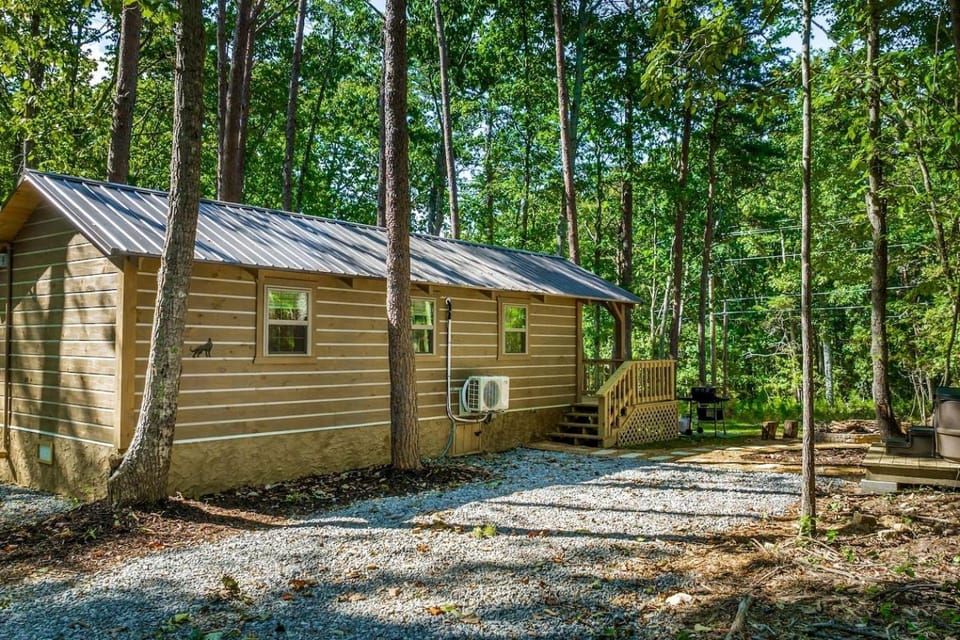 Peaceful Log Cabin Getaway with Hot Tub and Fire Pit in Mentone, Alabama Cabin in Alabama