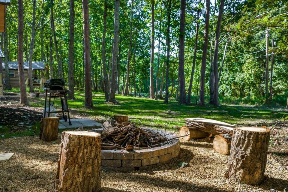 Peaceful Log Cabin Getaway with Hot Tub and Fire Pit in Mentone, Alabama Cabin in Alabama