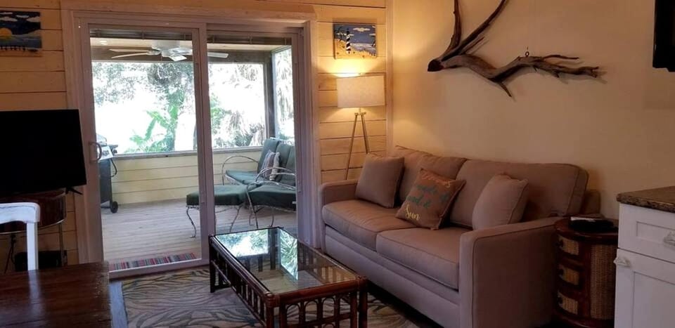 Beautiful Waterfront Cottage for a Peaceful Romantic Escape in Micco, Florida House in Micco