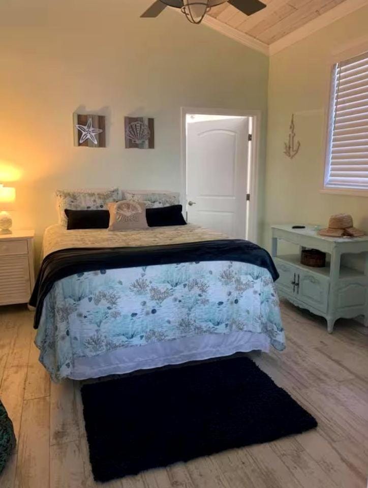 Beautiful Waterfront Cottage for a Peaceful Romantic Escape in Micco, Florida House in Micco