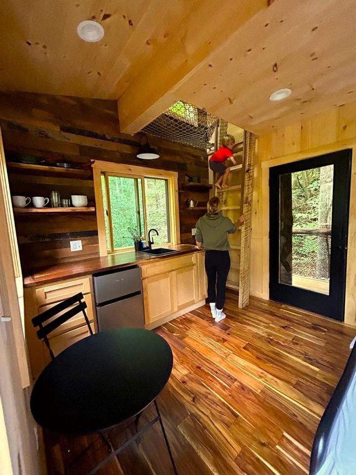 Magical Treehouse Stay with Creekside Sauna Experience in Zirconia, North Carolina House in Tennessee