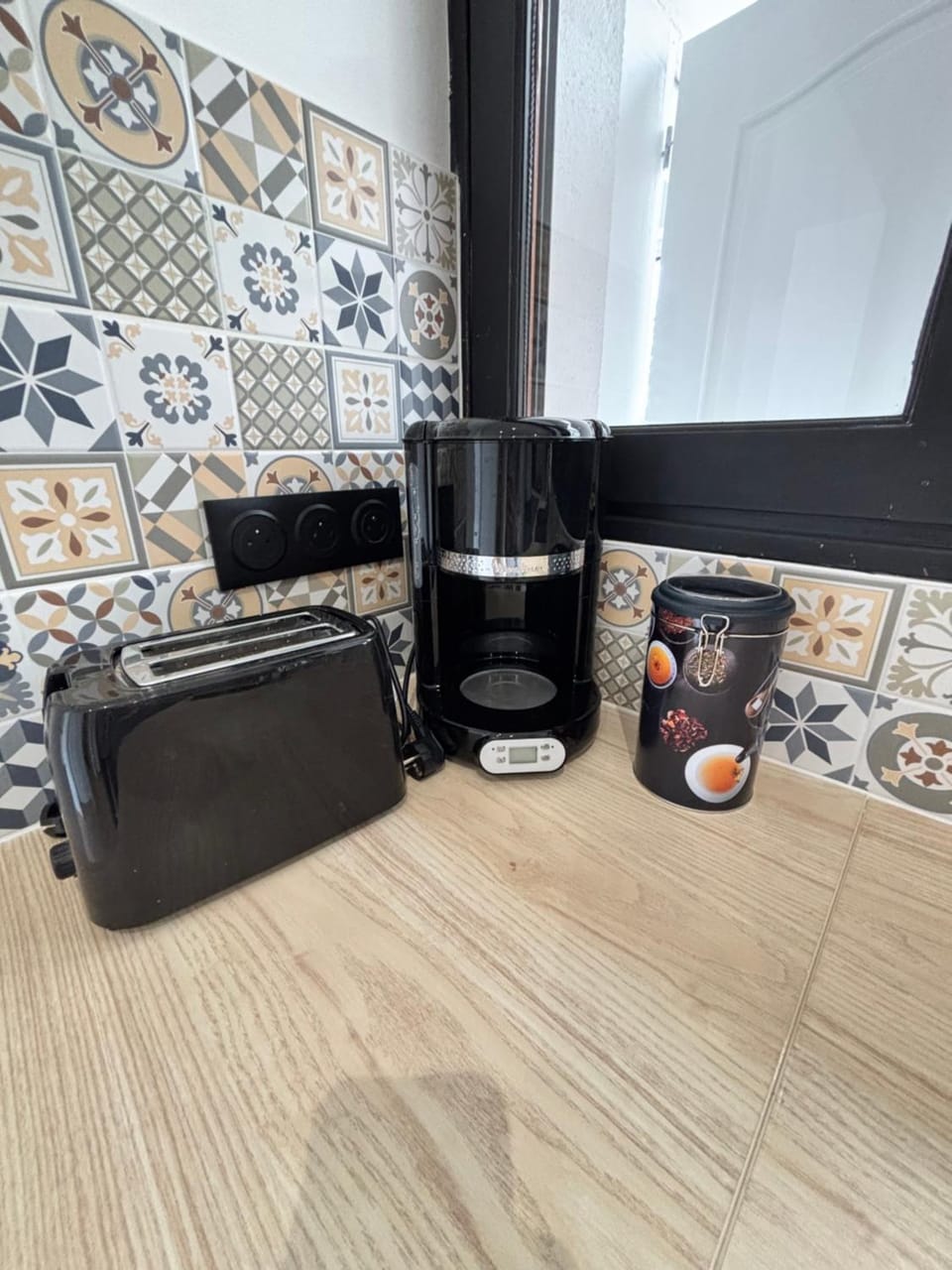 Coffee/tea facilities, toaster