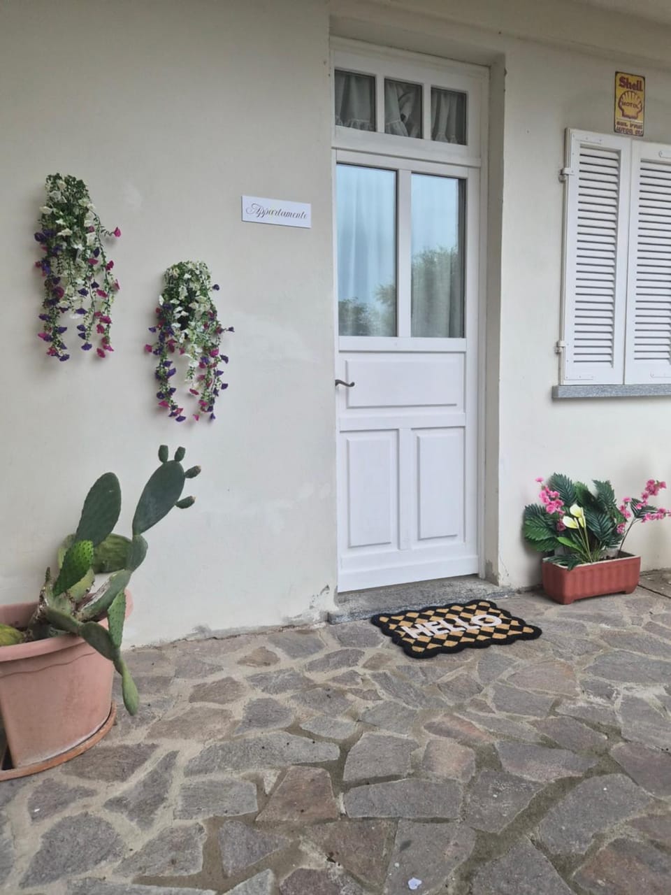 Facade/entrance