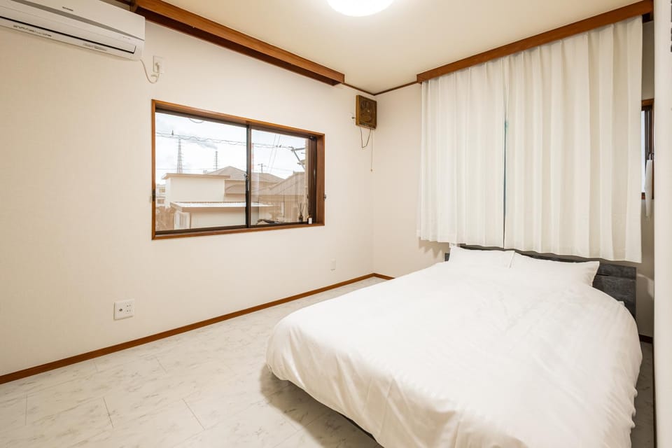 Bed, Bedroom, air conditioner