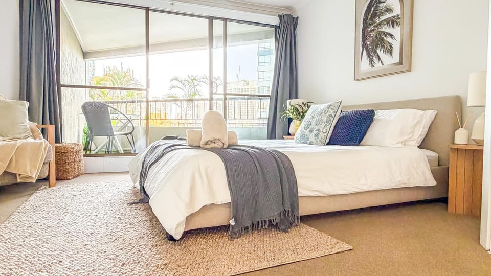 Surfers Home - Beach Stay - Sleeps 8 - Free Parking Apartment in Surfers Paradise