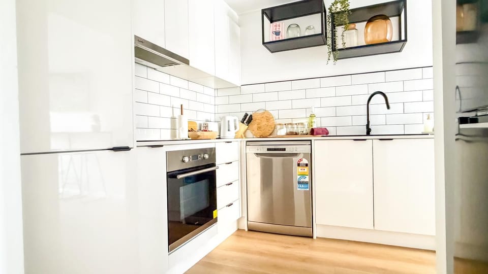 Surfers Home - Beach Stay - Sleeps 8 - Free Parking Apartment in Surfers Paradise