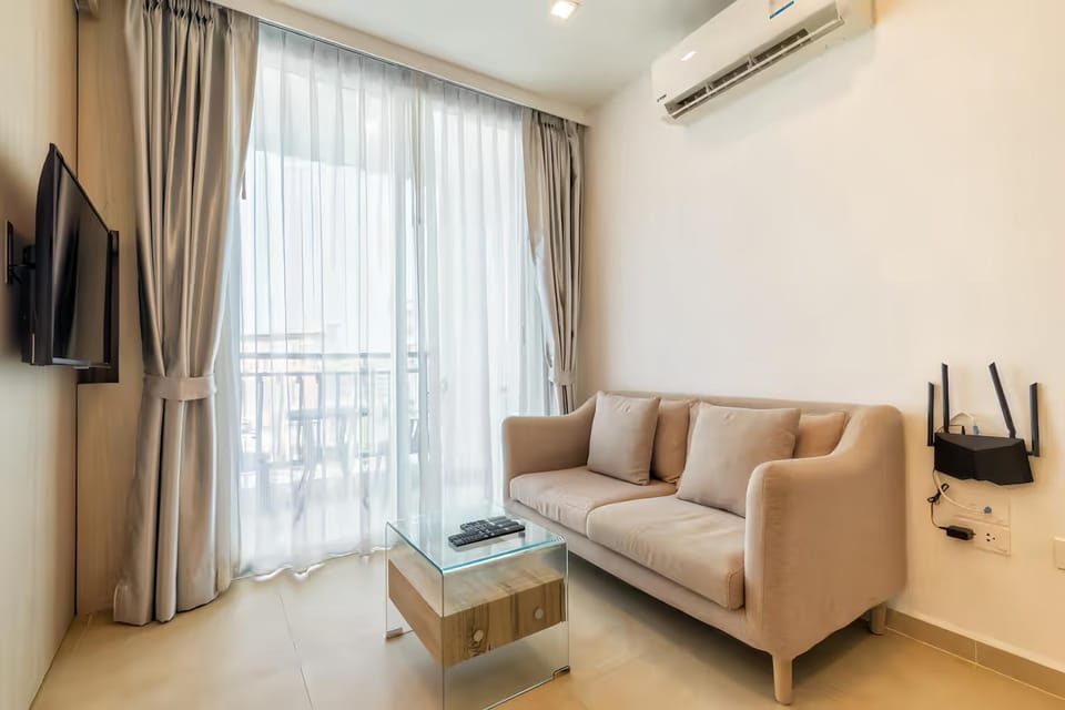 TV and multimedia, Living room, Seating area, air conditioner