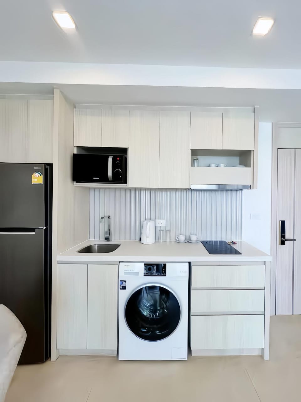 Kitchen or kitchenette, stove, washing machine