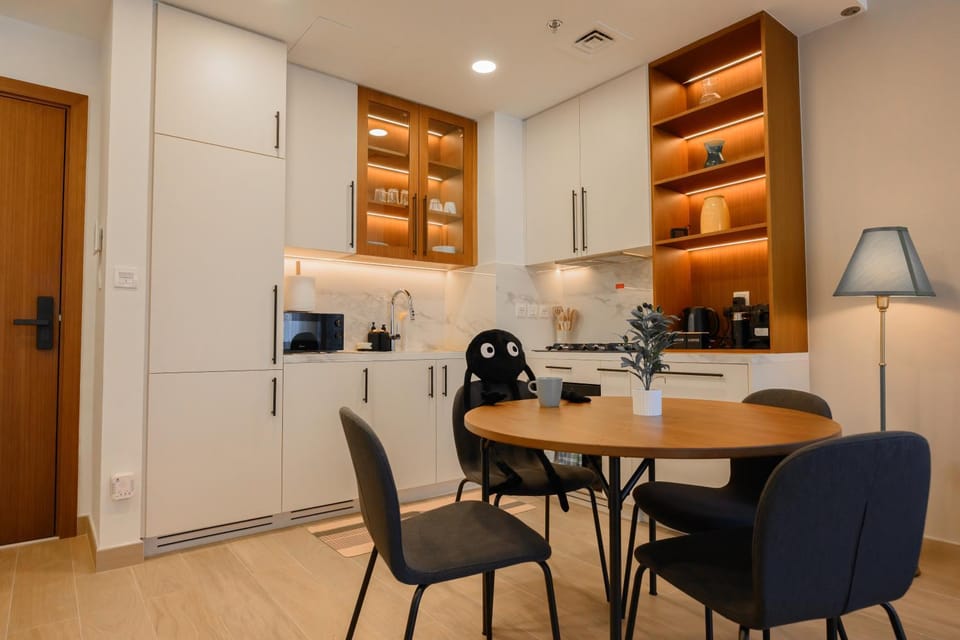 Cozy and Modern 1BR , Prime Location Apartment in Dubai