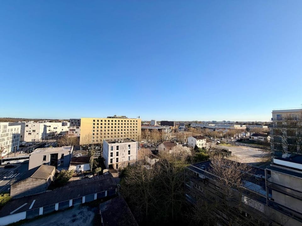 Jouhaux - T5 avec 4 Chambres 2 Salles de bain et Terrasse Apartment in Bordeaux