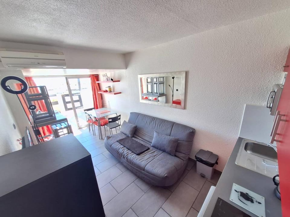 685 Appartement 2 personnes - Port Nature Colline 1 coursives vue mer Apartment in Agde