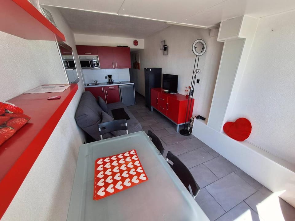 685 Appartement 2 personnes - Port Nature Colline 1 coursives vue mer Apartment in Agde
