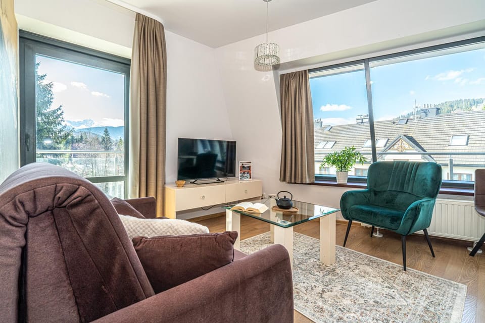 View (from property/room), Living room, Seating area, Mountain view