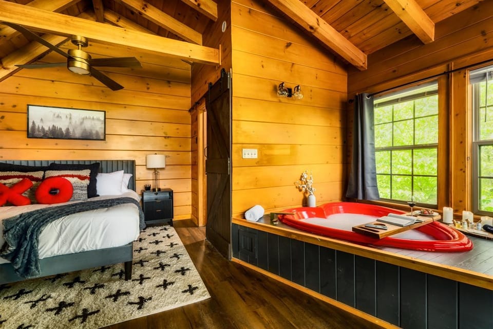 5 IndoorPoolFireplaceFireTblHot TubPS5Bears Chalet in Gatlinburg