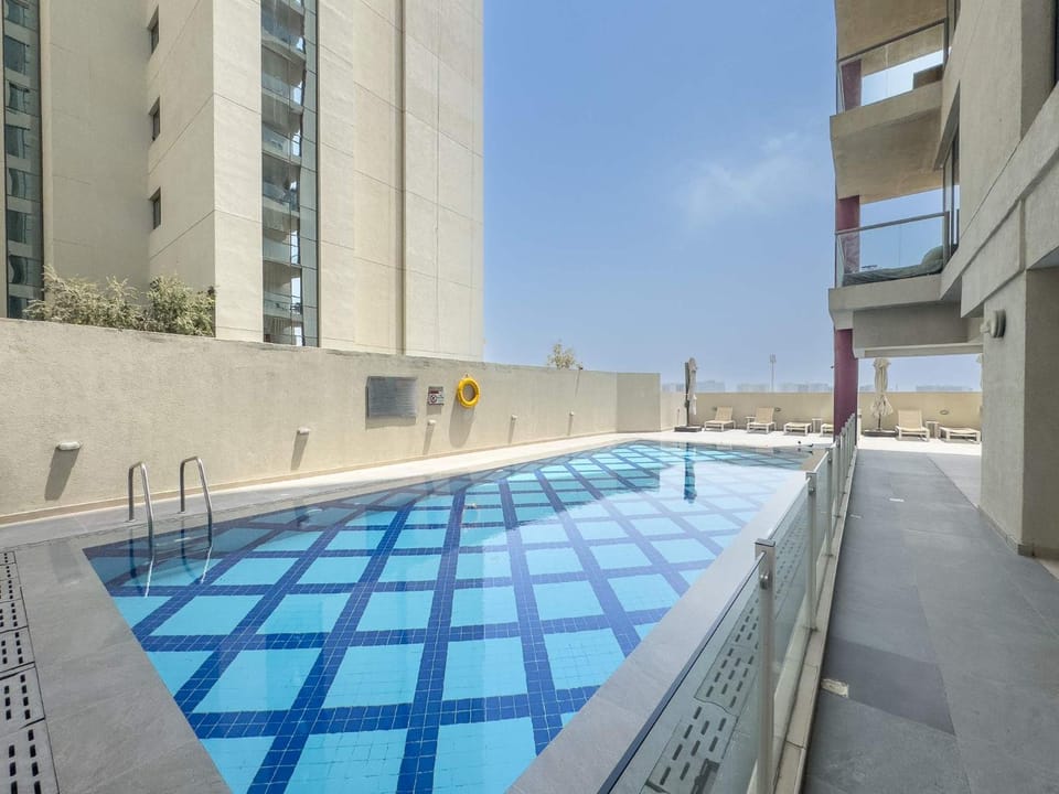Free housekeeping visits during your stay - StayShort - Elegant 1BR Apartment in Jebel Ali with Pool Apartment in Dubai