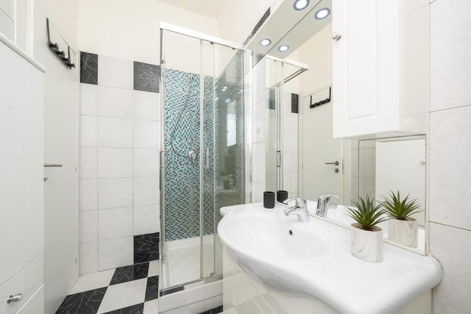 Lingotto's Suite 2 min to the metro & InAlpi Arena Apartment in Turin