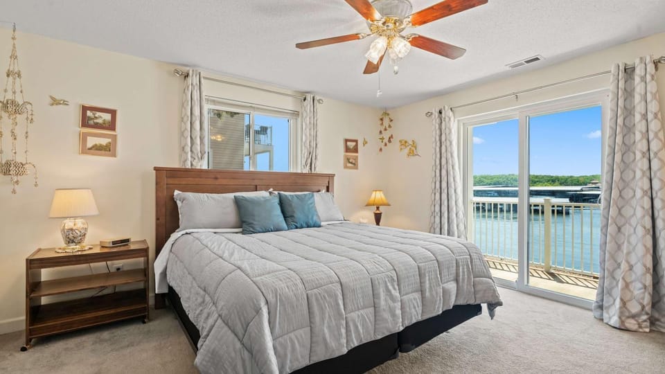 Ozark Get-Away Lakefront Condo with Boat Slip House in Osage Beach