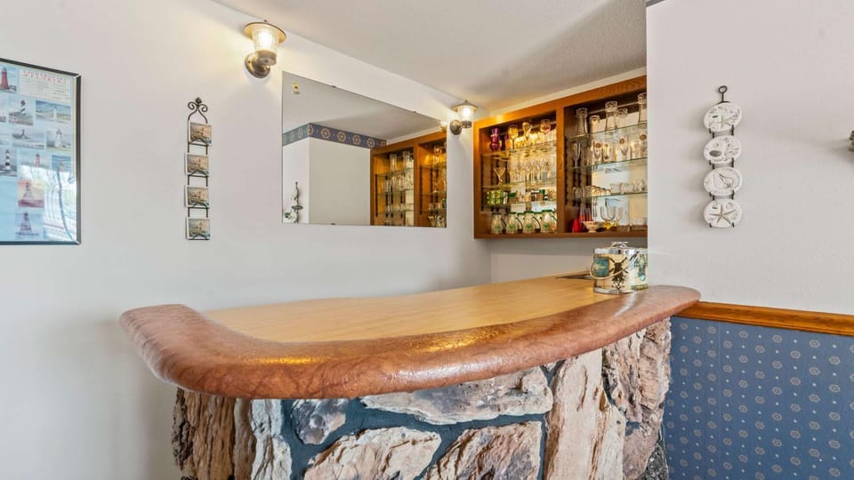 Ozark Get-Away Lakefront Condo with Boat Slip House in Osage Beach