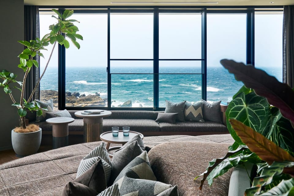 Living room, Photo of the whole room
