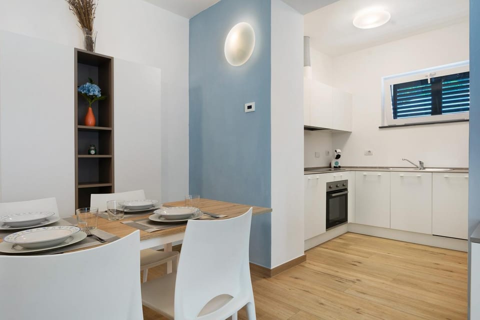 Property building, Kitchen or kitchenette, Living room