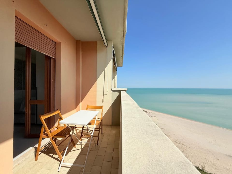 PSE03 - Porto Sant'Elpidio, incantevole bilocale fronte mare Apartment in Porto Sant'Elpidio