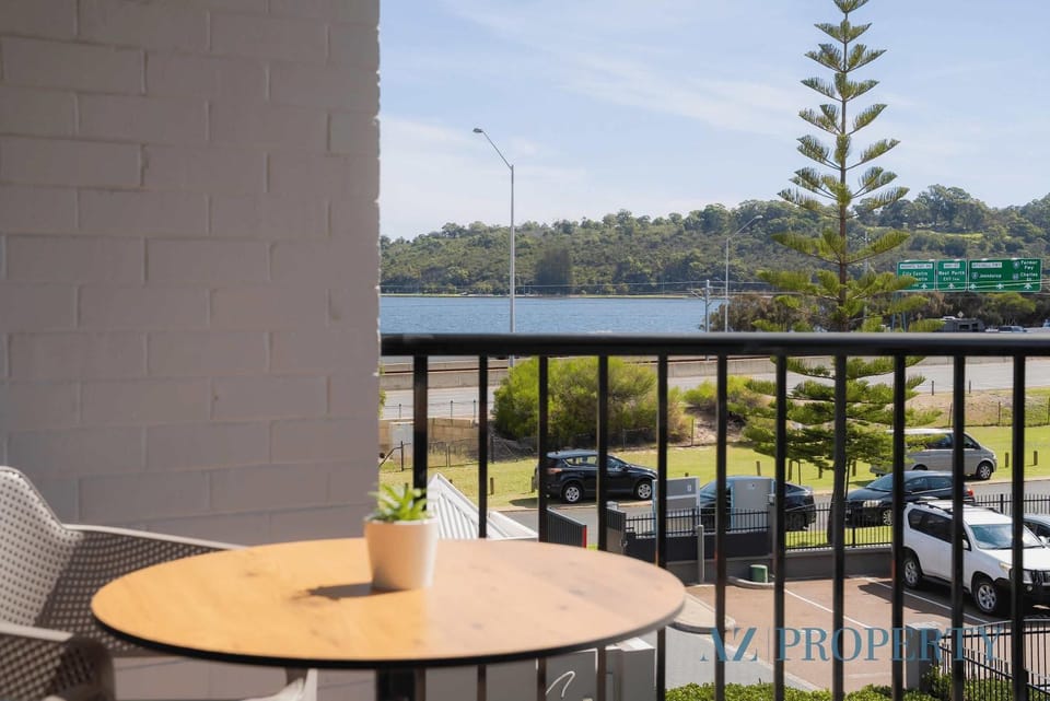 South Perth Gem Minutes to City & Foreshore Apartment in Perth