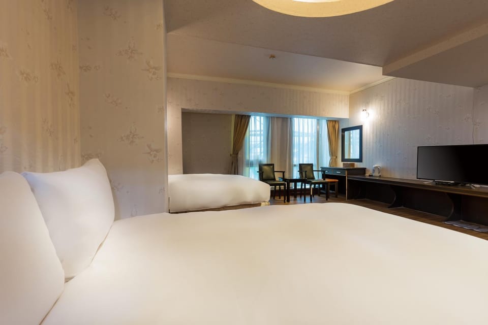 Bedroom, bunk bed