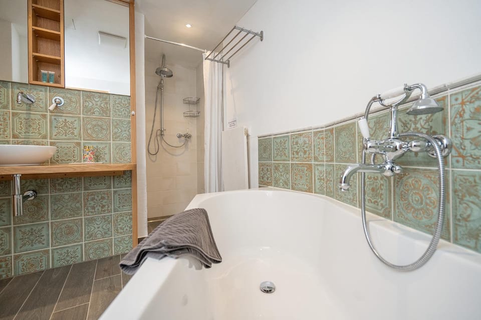 Shower, Toilet, Bathroom, Bath