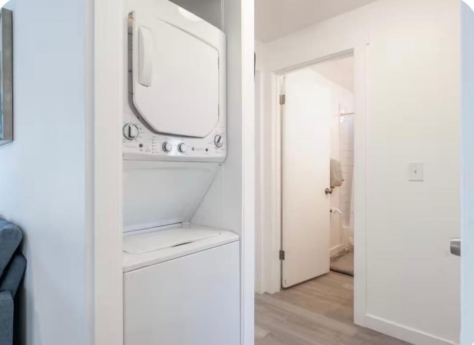 1 bedroom in Seattle near Alki with views Apartment in Seattle