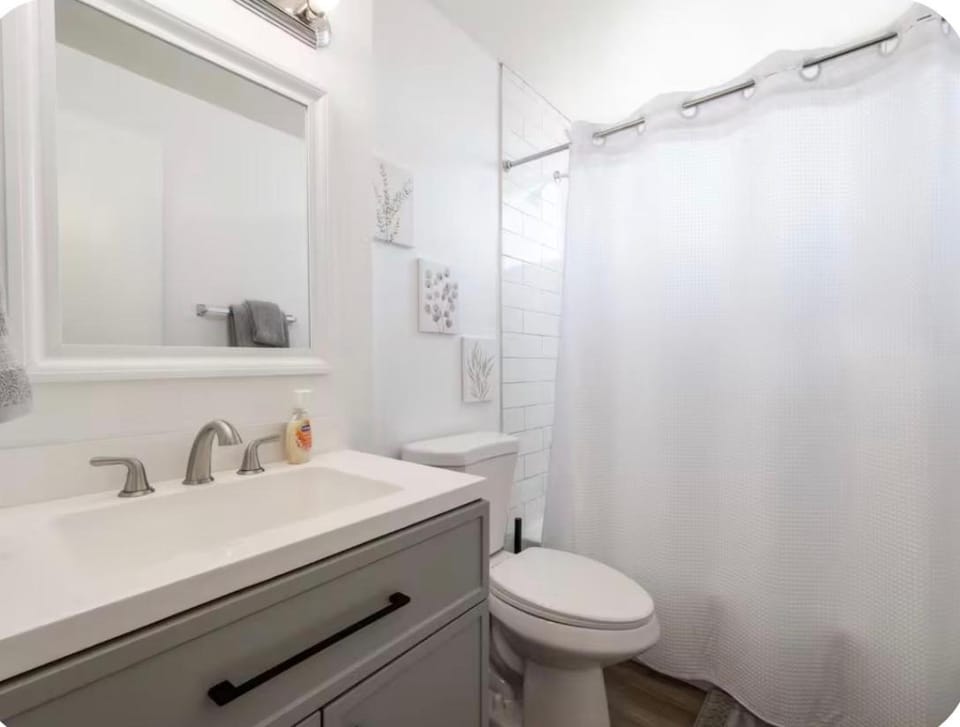 1 bedroom in Seattle near Alki with views Apartment in Seattle