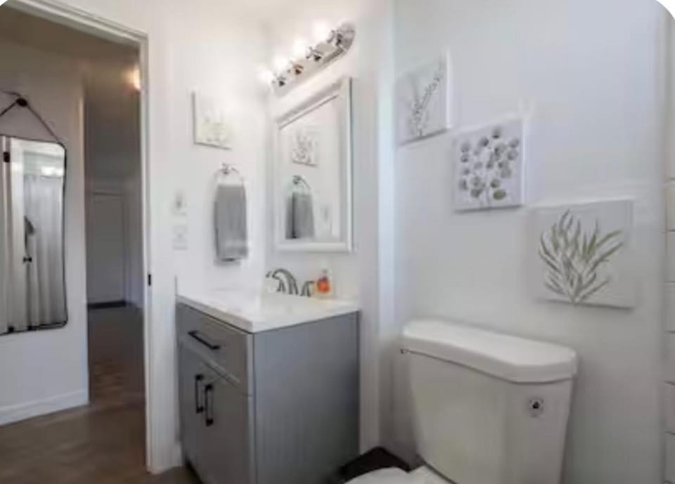 1 bedroom in Seattle near Alki with views Apartment in Seattle