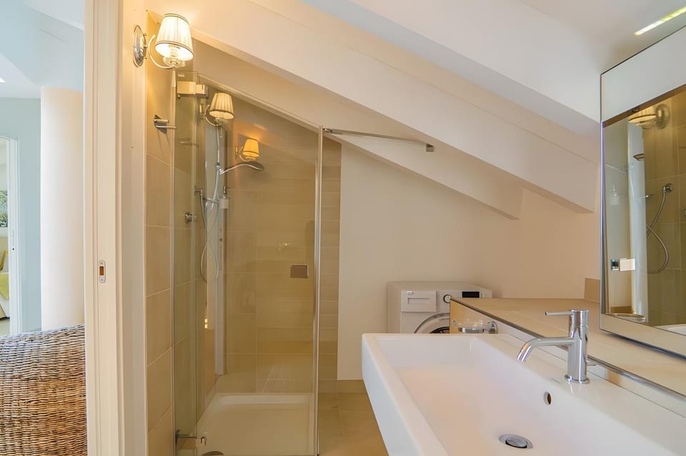 Bathroom, Living room