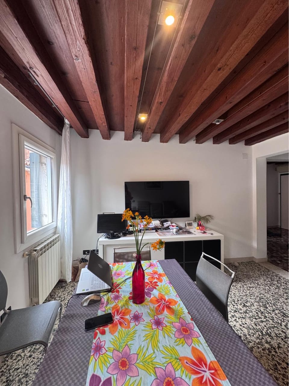 Communal lounge/ TV room, TV and multimedia, Dining area