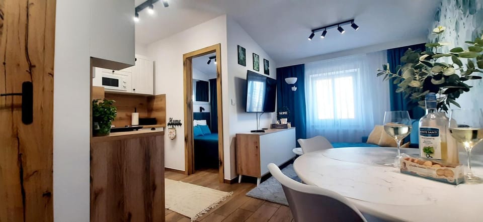 Communal lounge/ TV room, Kitchen or kitchenette, Living room, Dining area
