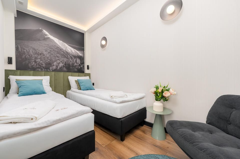 Bed, Seating area, Bedroom