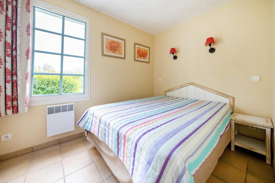 Property building, Living room, Bedroom