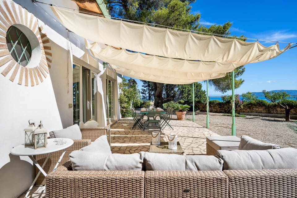 Patio, Day, Natural landscape, View (from property/room), Living room, Seating area, sunbed