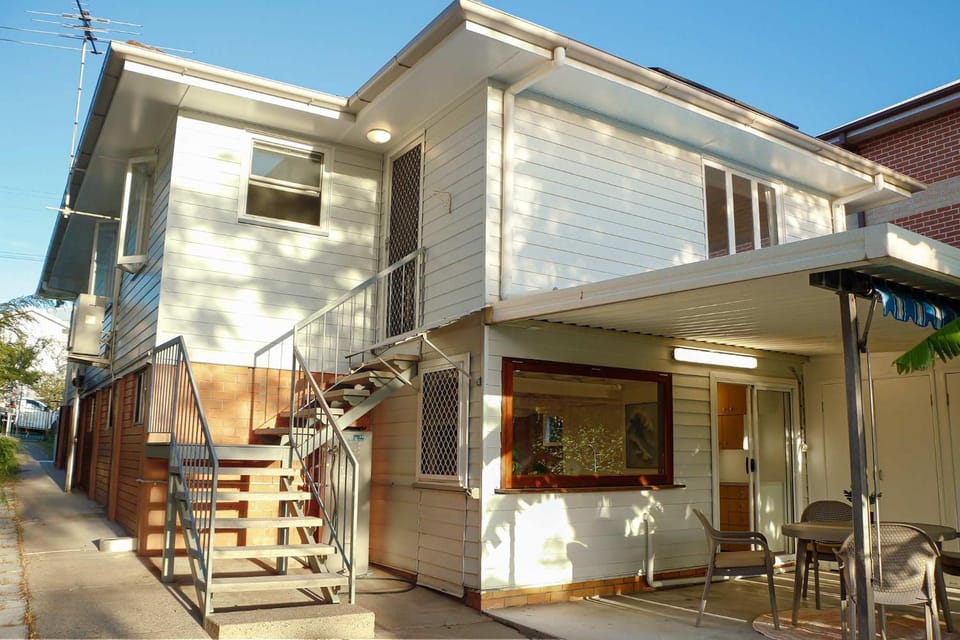 Greenslopes Retreat Stylish Stay near Hospital House in Brisbane