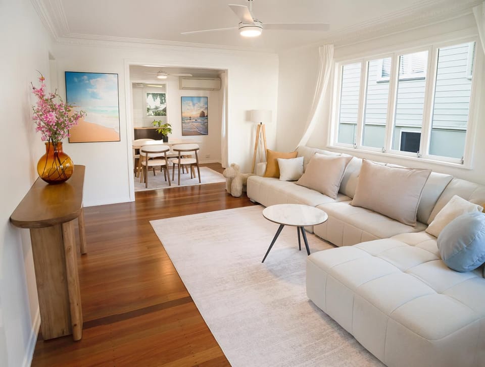 Greenslopes Retreat Stylish Stay near Hospital House in Brisbane