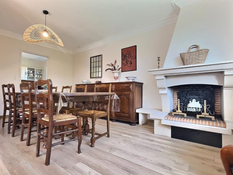 Dining area, Meals
