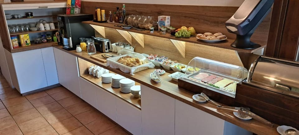 Breakfast, Buffet breakfast