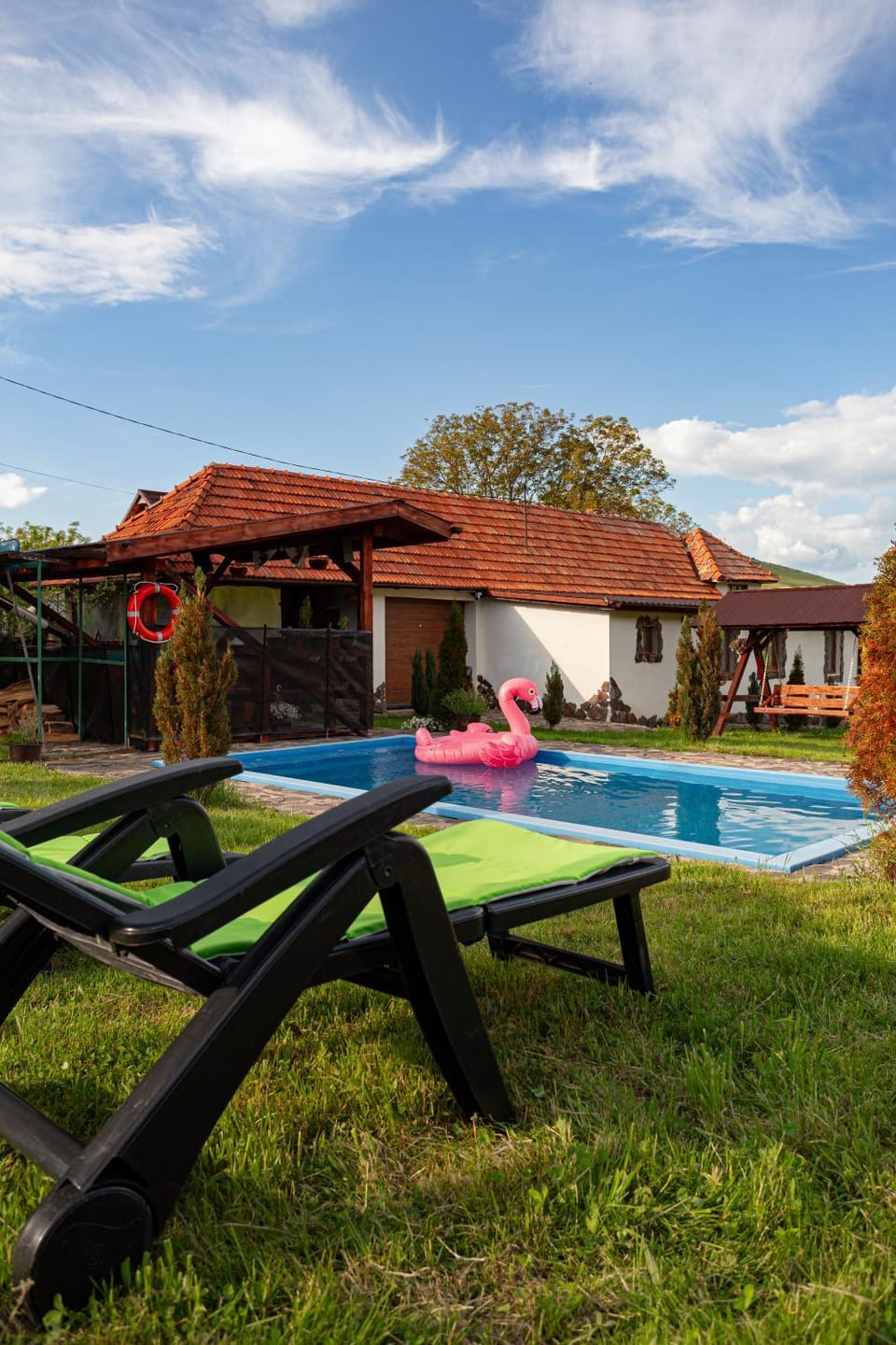 Property building, Spring, Garden, Garden view, Pool view, Swimming pool, sunbed