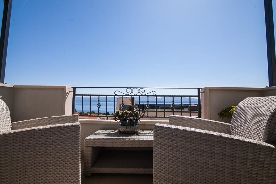 Seating area, Sea view