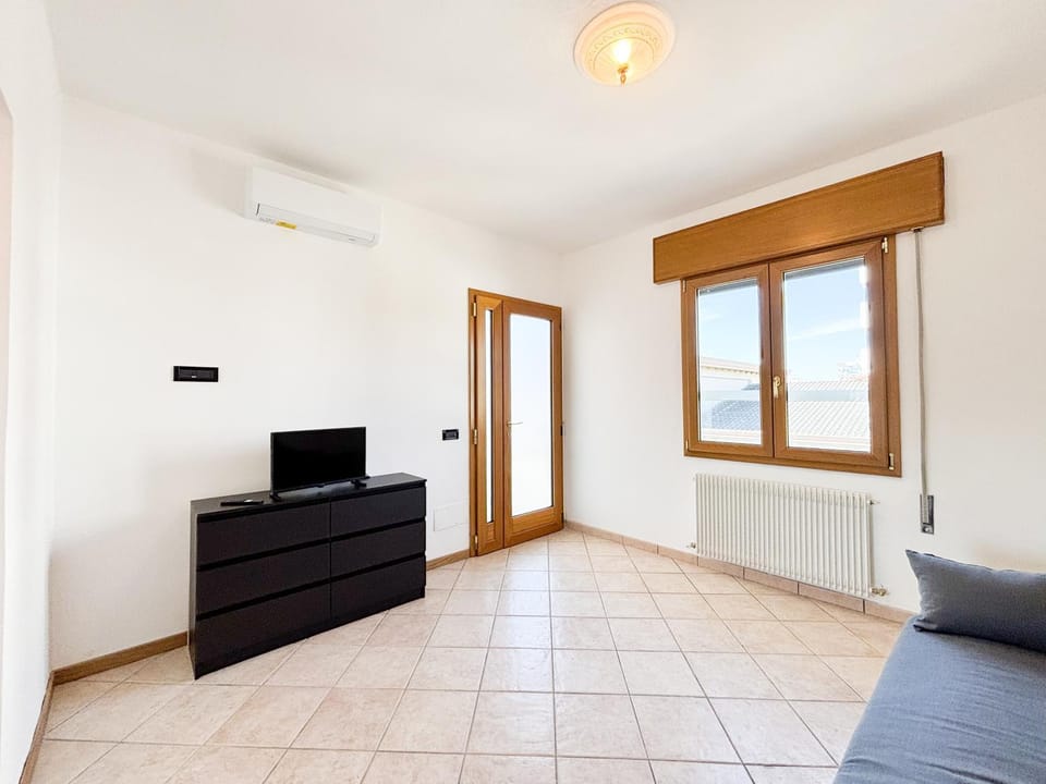 TV and multimedia, air conditioner
