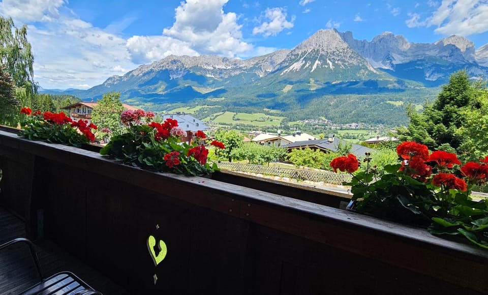 View (from property/room), Balcony/Terrace, Mountain view