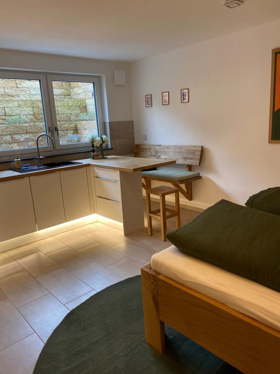 Kitchen or kitchenette, Seating area, Dining area