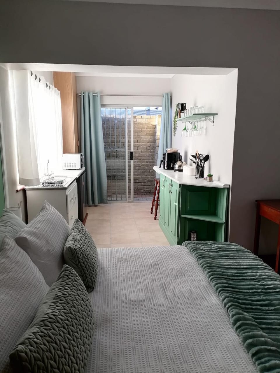 Kitchen or kitchenette, Bedroom