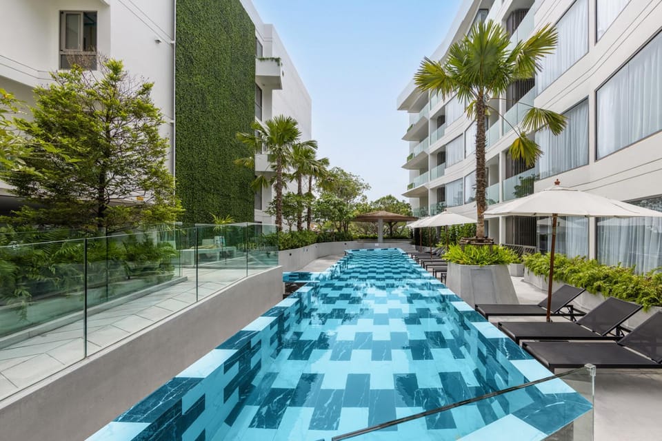 Property building, Day, On site, Swimming pool, sunbed