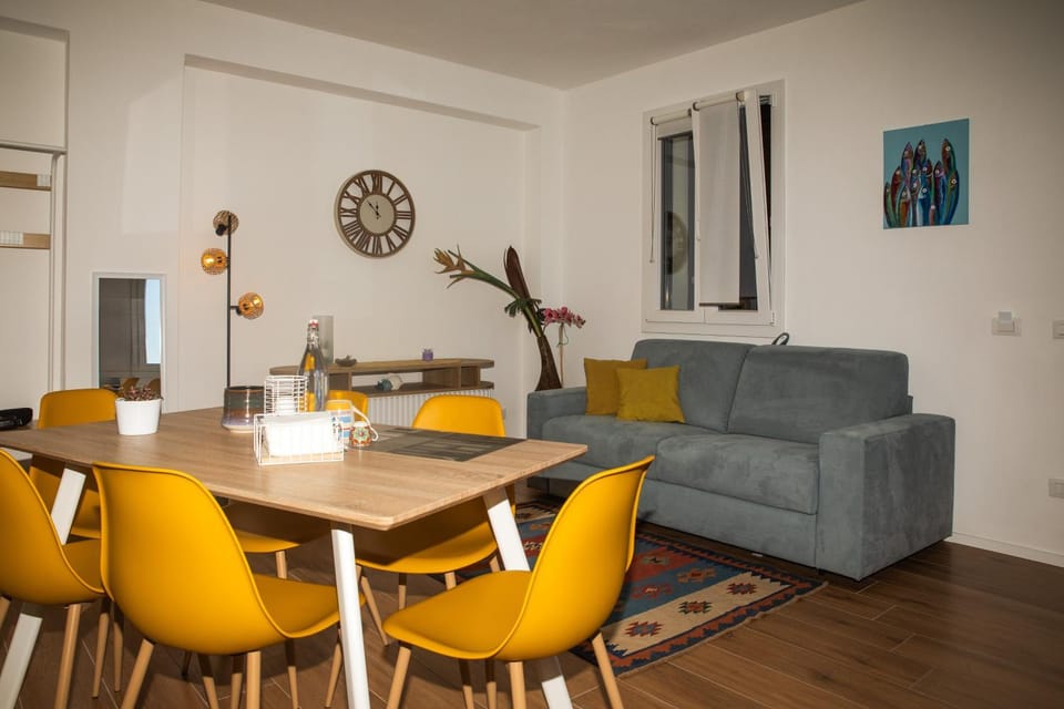 Living room, Dining area